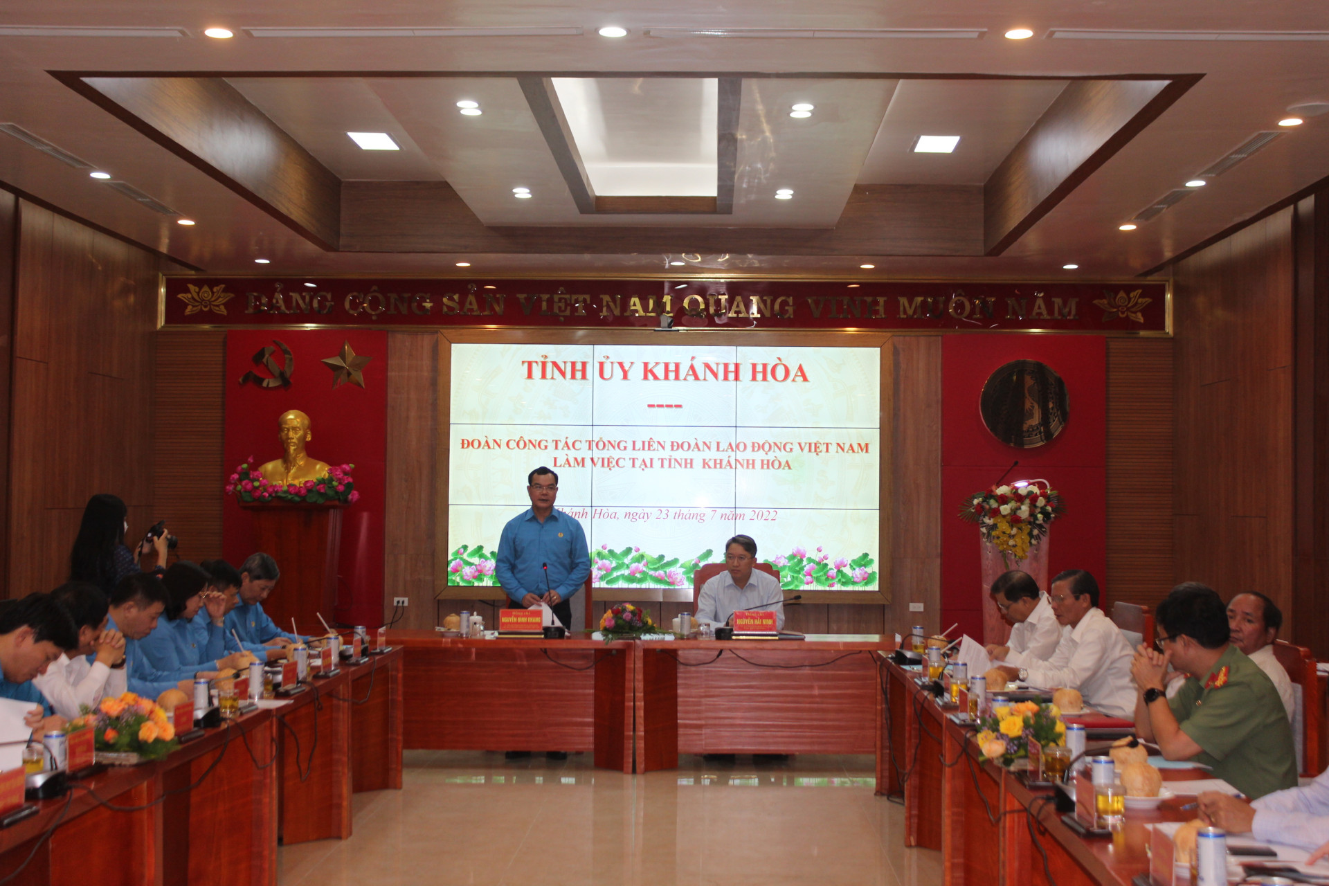 Ông Nguyễn Đình Khang phát biểu tại buổi làm việc với lãnh đạo tỉnh.