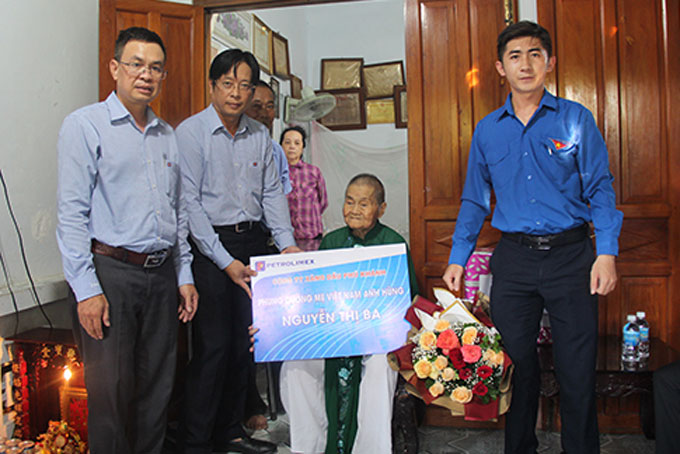 Công ty Xăng dầu Phú Khánh nhận phụng dưỡng Mẹ Việt Nam anh hùng Nguyễn Thị Ba