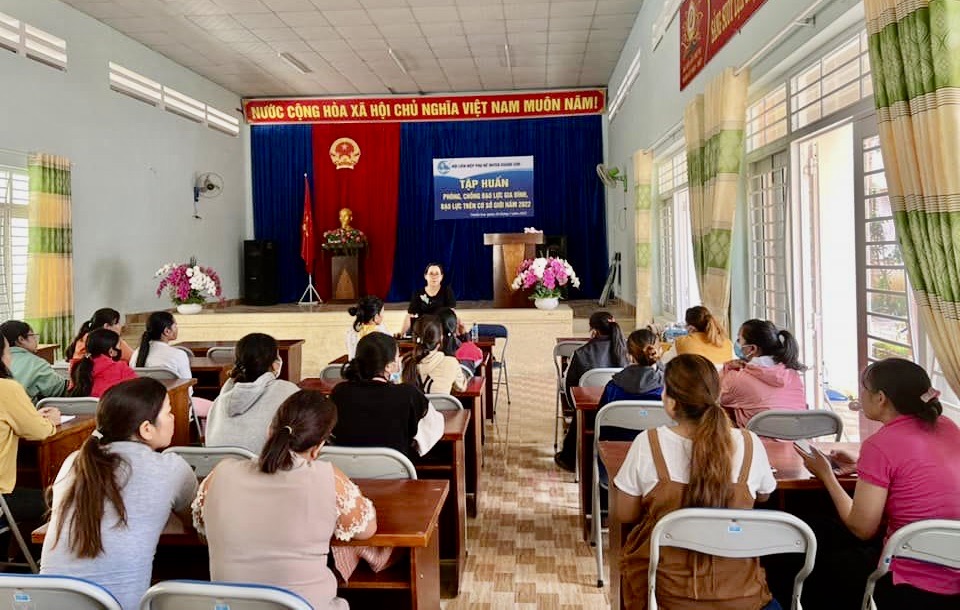 Tổ chức lớp tập huấn phòng, chống bạo lực gia đình