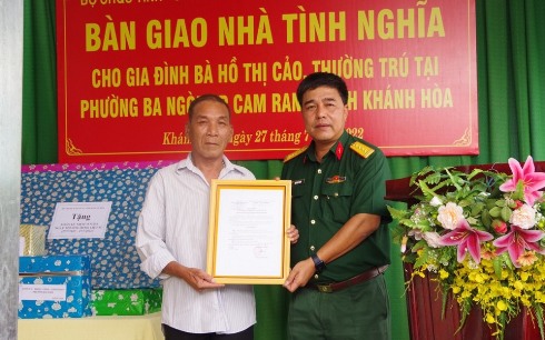 Bộ Chỉ huy Quân sự tỉnh Khánh Hòa tặng nhà tình nghĩa cho gia đình thân nhân liệt sĩ