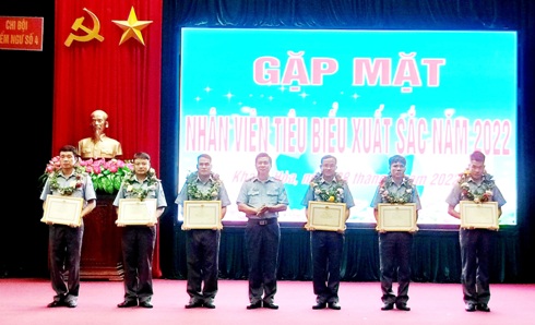 Chi đội Kiểm ngư số 4 gặp mặt, tôn vinh 12 nhân viên tiêu biểu xuất sắc