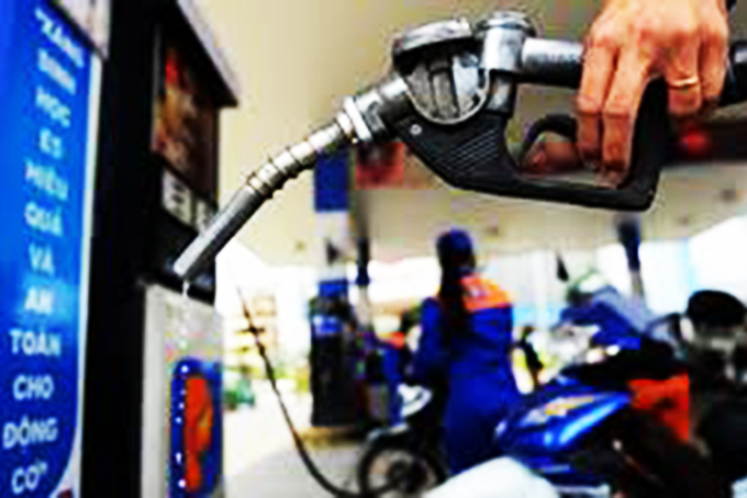 Giá xăng giảm hơn 400 đồng/lít