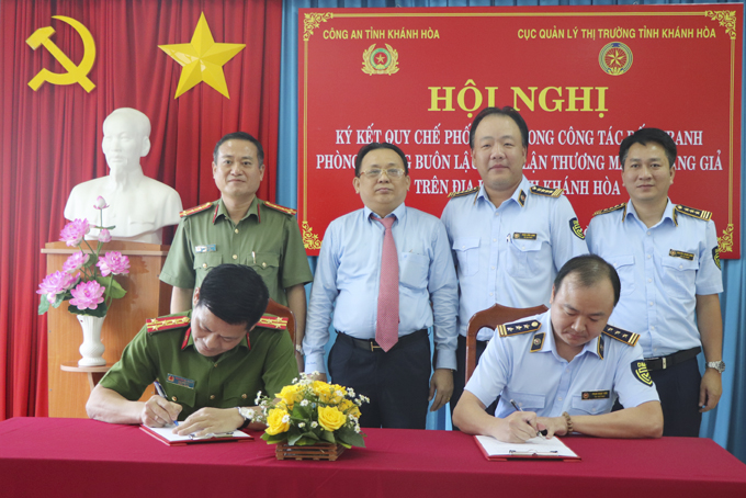 Cục Quản lý thị trường tỉnh và Công an tỉnh ký kết quy chế phối hợp