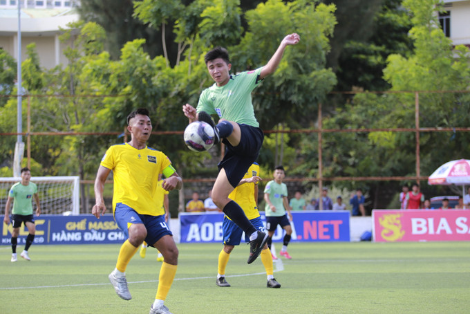 Trận đấu giữa Vạn Tín  và Thành Thành FC. 