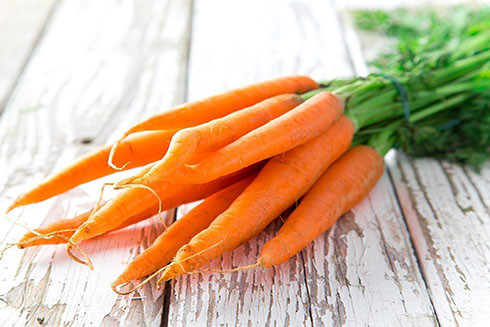 Để tận dụng tối đa hàm lượng dinh dưỡng trong cà rốt, các chuyên gia khuyến cáo mọi người hãy nấu chín thay vì ăn tươi. Ảnh:  SHUTTERSTOCK