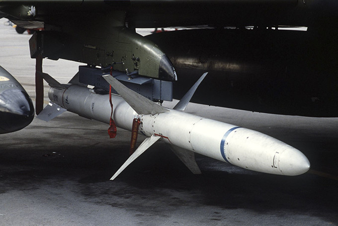 Tên lửa chống radar AGM-88 (HARM). Ảnh: Wikipedia