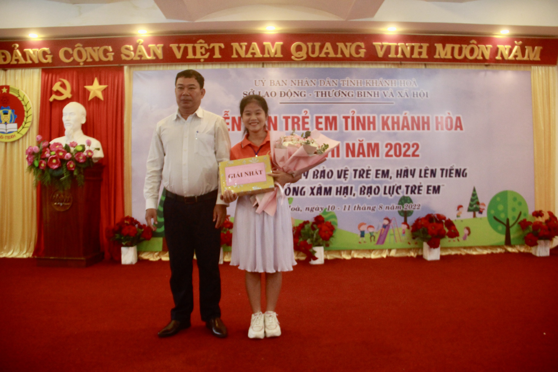 Trao giải nhất cho đội thị xã Ninh Hòa.