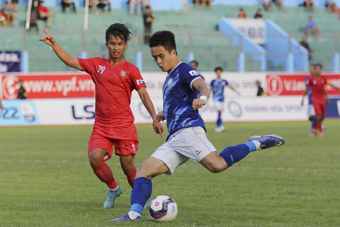 Match between Khanh Hoa FC and Binh Phuoc in round 10 at 19-8 Nha Trang Stadium