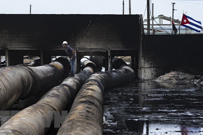 Nghị sỹ Mỹ yêu cầu dỡ bỏ cấm vận Cuba sau vụ cháy kho chứa nhiên liệu