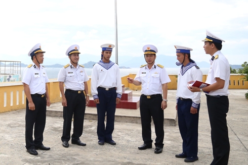 Lãnh đạo Vùng 4 Hải quân thăm các đơn vị đóng quân tại xã Cam Bình