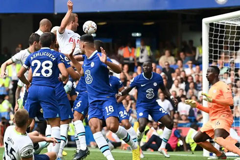 Chelsea và Tottenham đã có một trận đấu đầy hấp dẫn cả về tình huống trên sân lẫn cách vận dụng biến hóa sơ đồ chiến thuật.