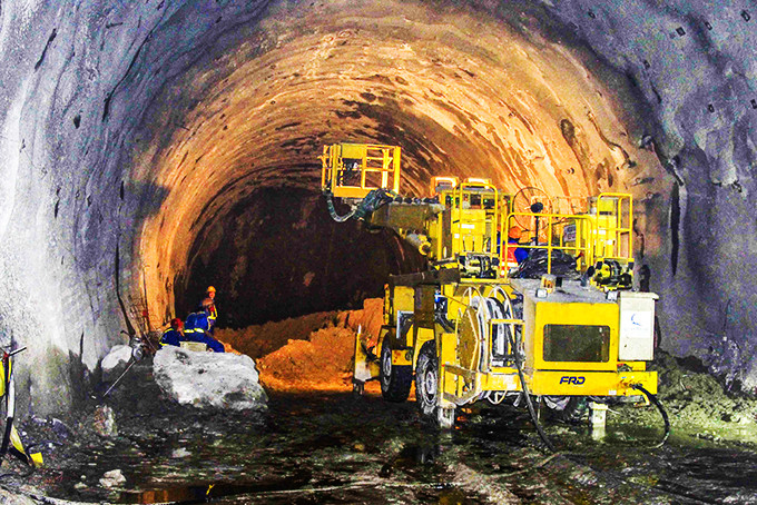 Công ty Công nghiệp Hóa chất mỏ Nam Trung Bộ tham gia phá đá nổ mìn Dự án Hầm đường bộ đèo Cả.