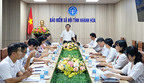 Ông Lê Hữu Trí phát biểu tại buổi làm việc với Bảo hiểm xã hội tỉnh