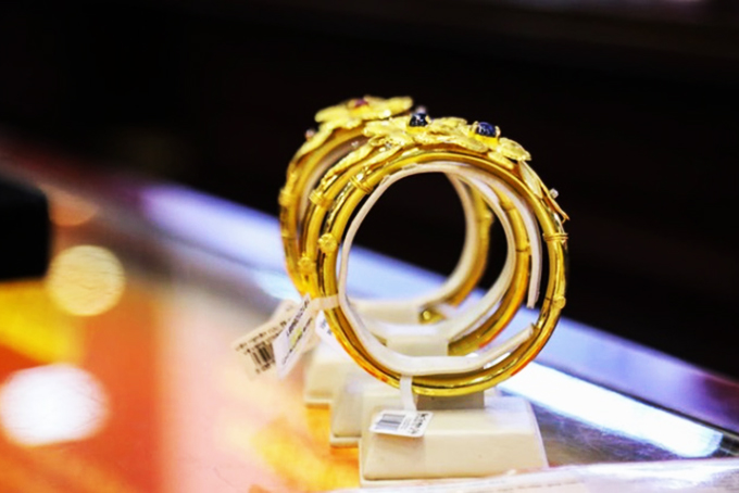 Giá vàng lao dốc