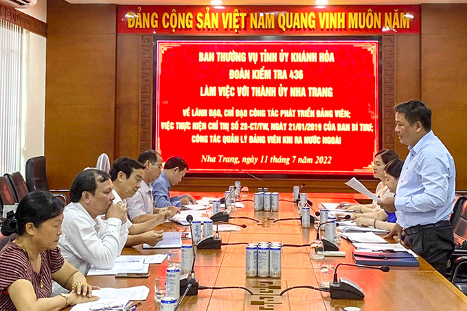 Đoàn kiểm tra của Ban Thường vụ Tỉnh ủy kiểm tra công tác sàng lọc đảng viên tại Đảng bộ TP. Nha Trang.
