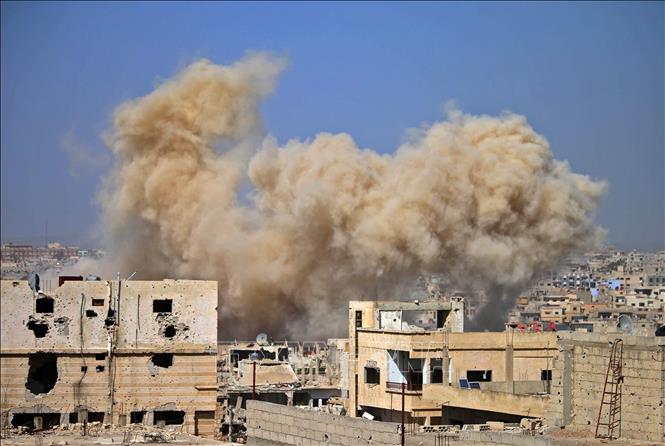 Khói bốc lên sau một cuộc không kích tại Daraa, Syria. Ảnh minh họa (tư liệu): AFP/TTXVN