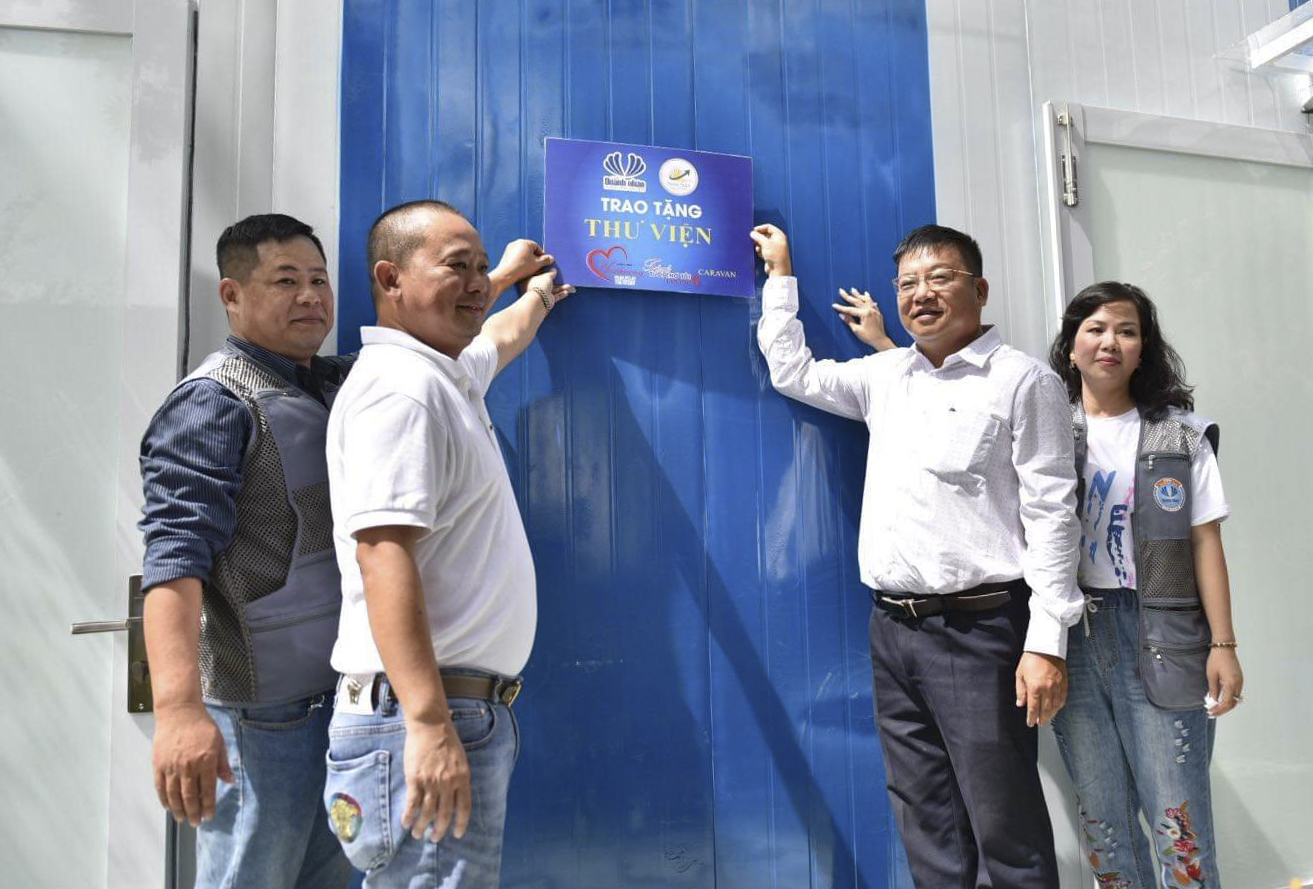 Câu lạc bộ doanh nhân Khánh Hòa – Sài Gòn tặng thư viện 600 triệu đồng