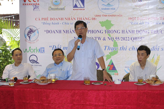 Nguyen Tan Tuang stating at the program