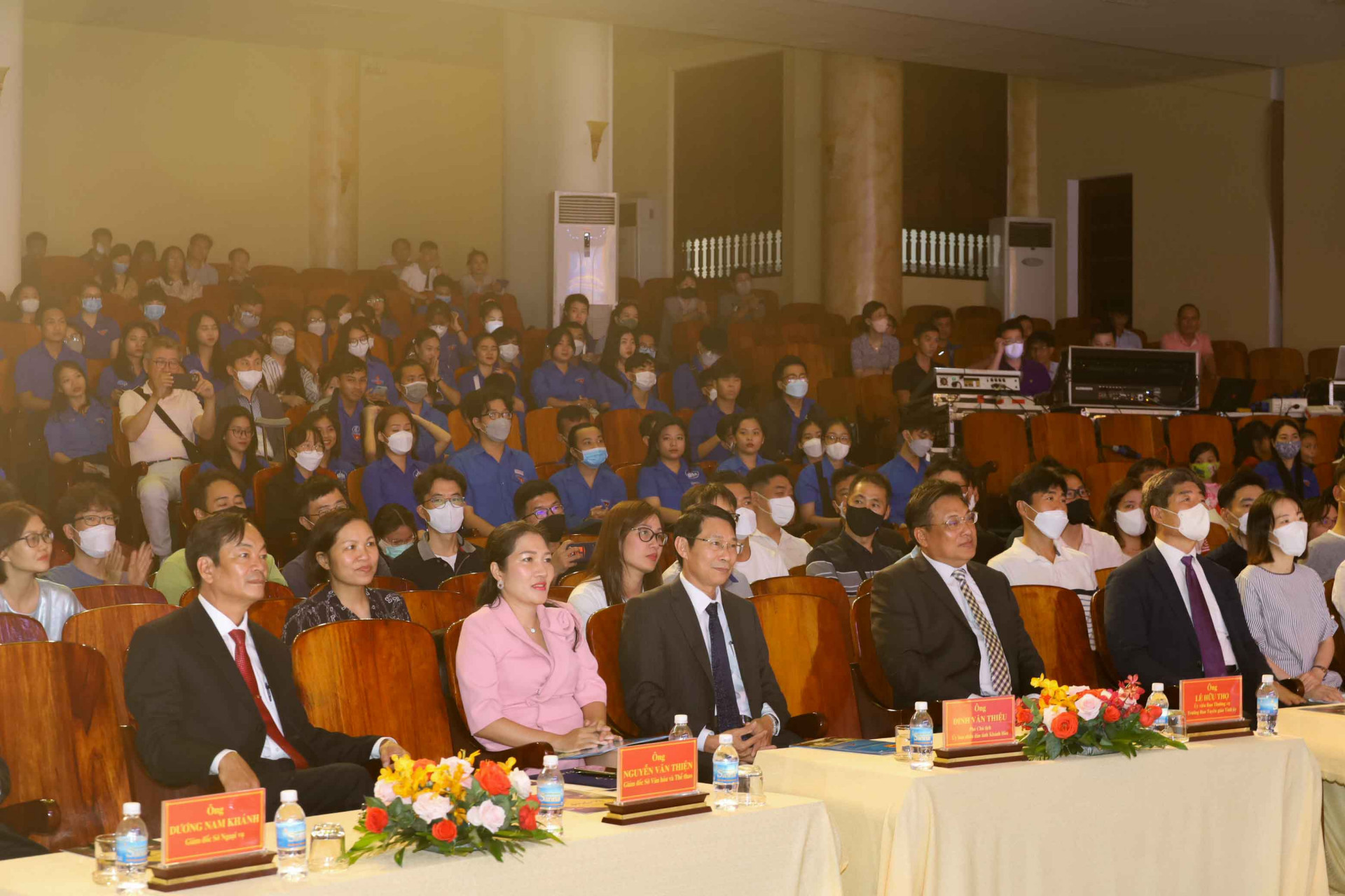Representatives attending the art exchange program between Khanh Hoa Province and Ulsan City