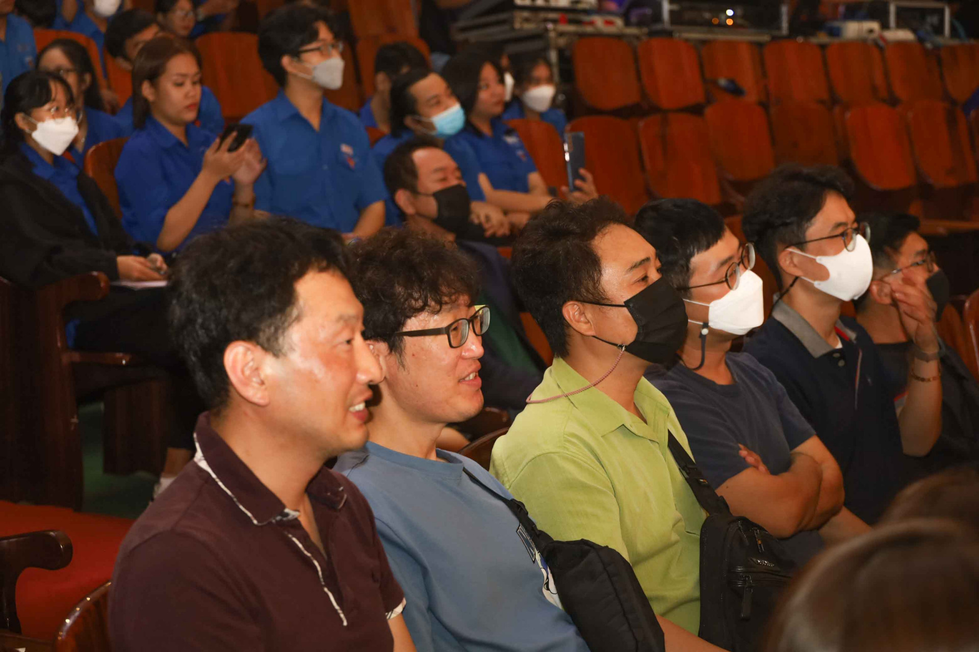 Many South Korean people who are living in Khanh Hoa come to see the program