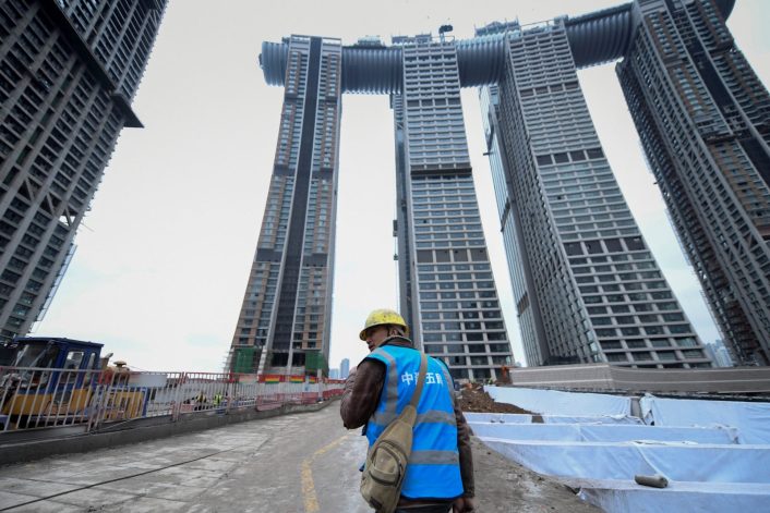 Công trường xây dựng Raffles Trùng Khánh ở thành phố Trùng Khánh phía tây nam Trung Quốc. Ảnh: AFP