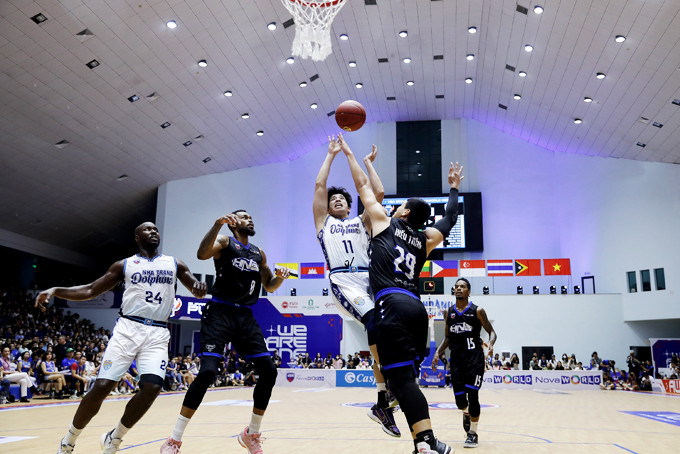 Nha Trang Dolphins in the second play-off match against Hanoi Buffalous