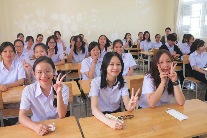 Các học sinh lớp 10 Trường THPT Chuyên Lê Quý Đôn (TP. Nha Trang) trong ngày tự