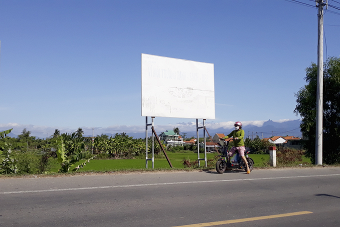 Pa nô tuyên truyền bị mờ