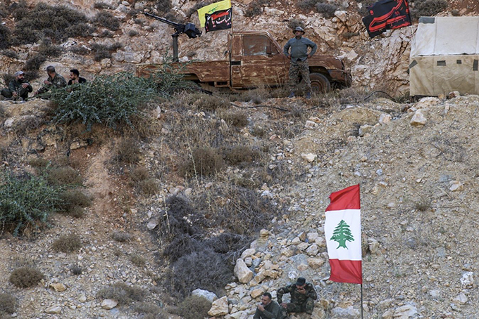 Các thành viên của lực lượng Hezbollah tại khu vực Janta, Liban ngày 19/8/2022. Ảnh: AFP