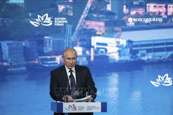 Tổng thống Nga Vladimir Putin phát biểu tại Phiên toàn thể Diễn đàn Kinh tế phương Đông (EEF) lần thứ 5.