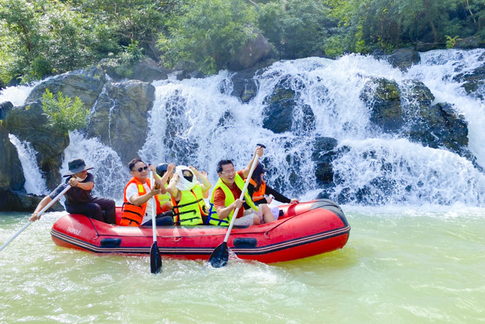 Đoàn famtrip của du lịch Khánh Hòa khảo sát sản phẩm du lịch Đắk Lắk để phục vụ việc liên kết phát triển du lịch.