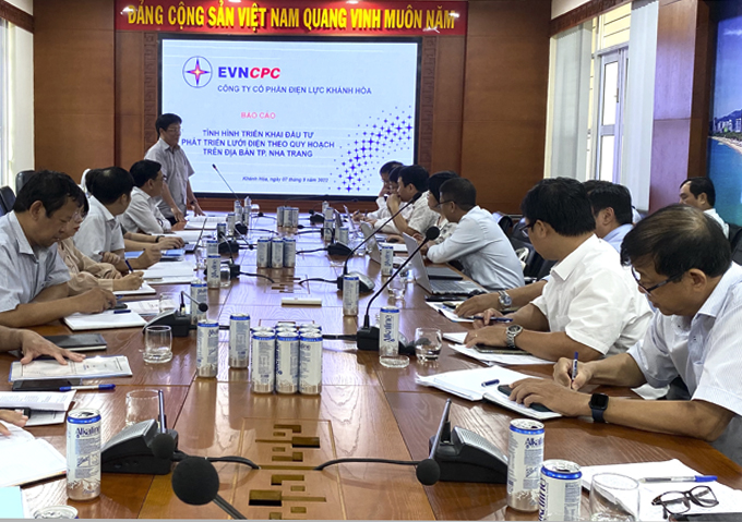 Thường trực Thành ủy Nha Trang làm việc với Công ty Cổ phần Điện lực Khánh Hòa về quy hoạch điện