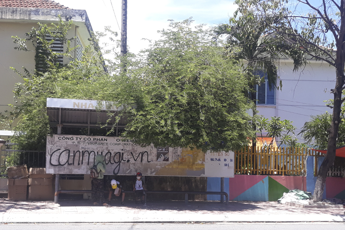 Cần chỉnh trang nhà chờ xe buýt