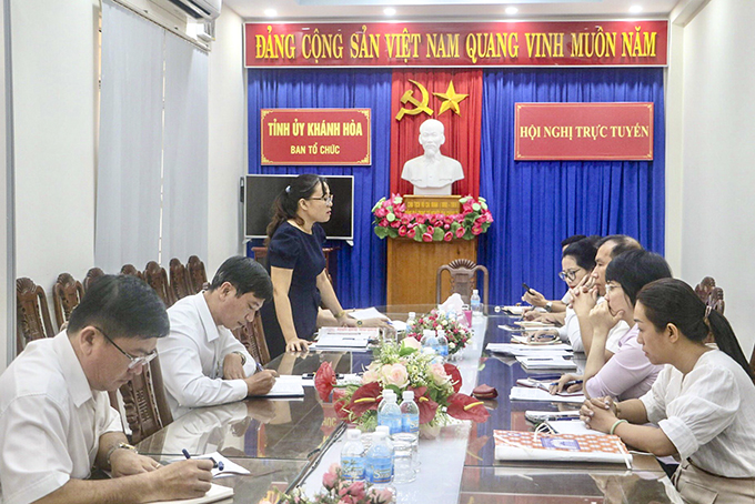 Nâng cao chất lượng phát hành Báo Khánh Hòa cho đảng viên 40 năm tuổi Đảng trở lên