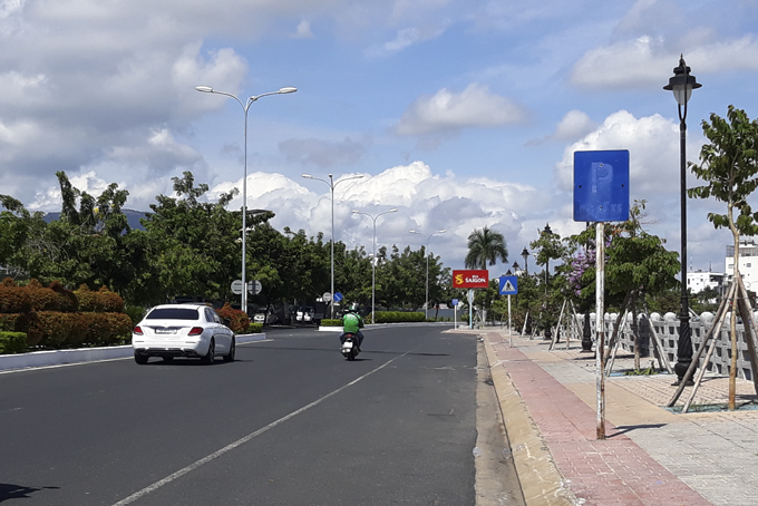 Biển báo giao thông bị mờ