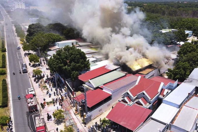 Do sự cố về điện, tháng 8-2020, một quán karaoke ở xã Cam Hải Tây, huyện Cam Lâm đã bị hỏa hoạn. 