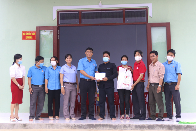 Ngăn ngừa &quot;tín dụng đen&quot; tiếp cận người lao động