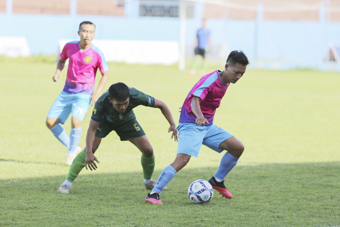 Trận đấu giữa hai đội Honda Khánh Hòa gặp Ford Nha Trang.