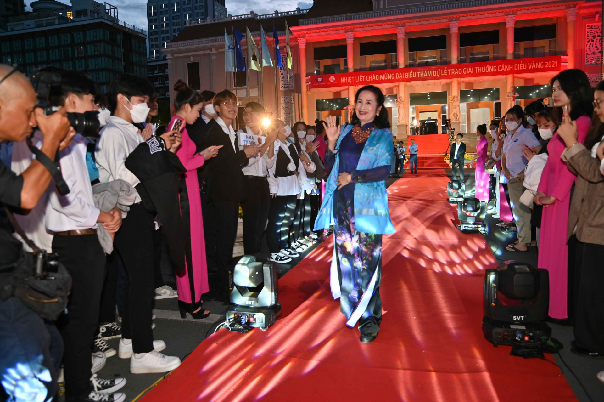 NSND Trà Giang tham gia sự kiện thảm đỏ tại lễ trao giải thưởng Cánh diều lần thứ 19. 