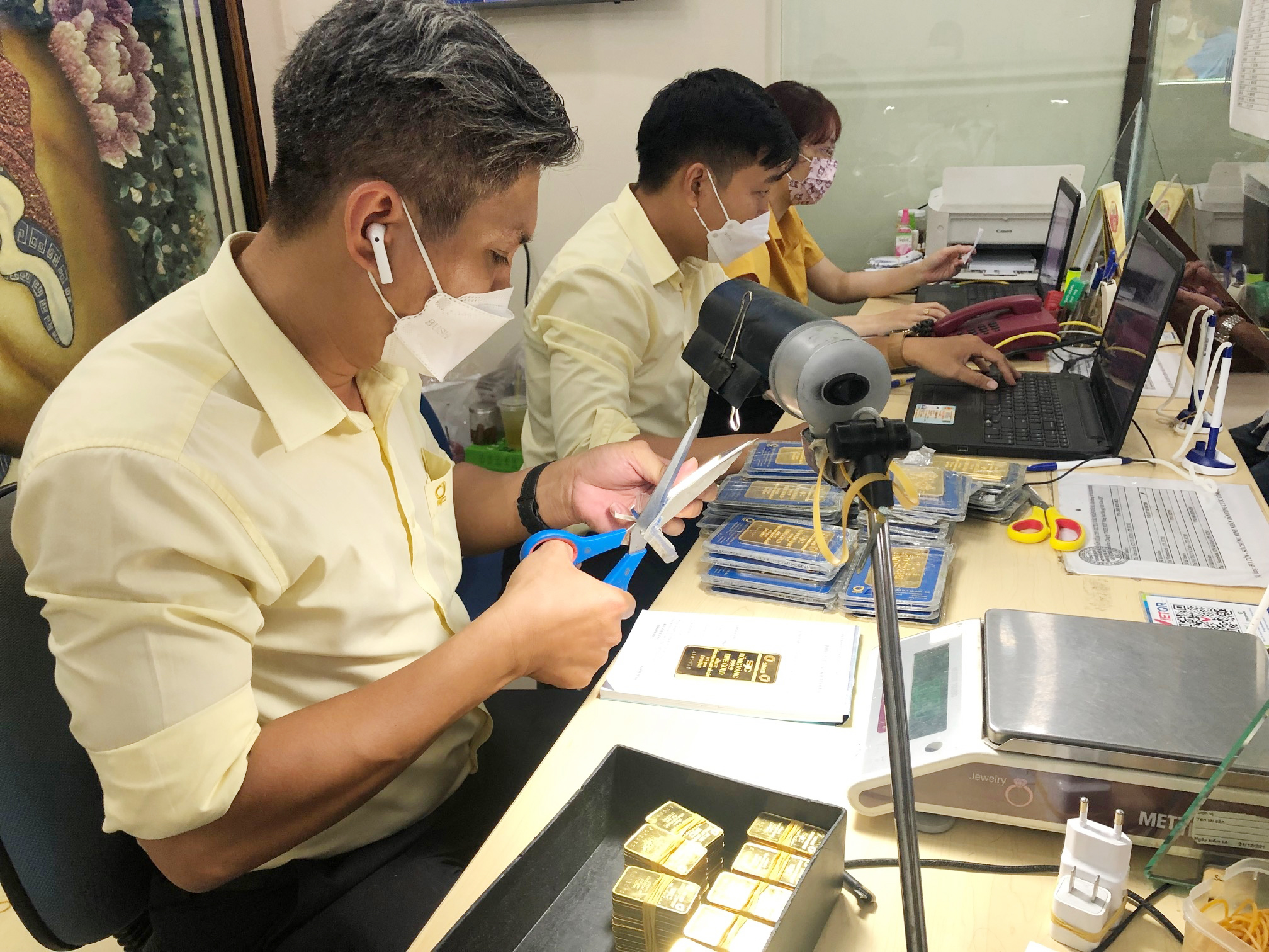 Giá vàng hôm nay 14.9.2022: SJC giảm mạnh, mất mốc 67 triệu đồng/lượng