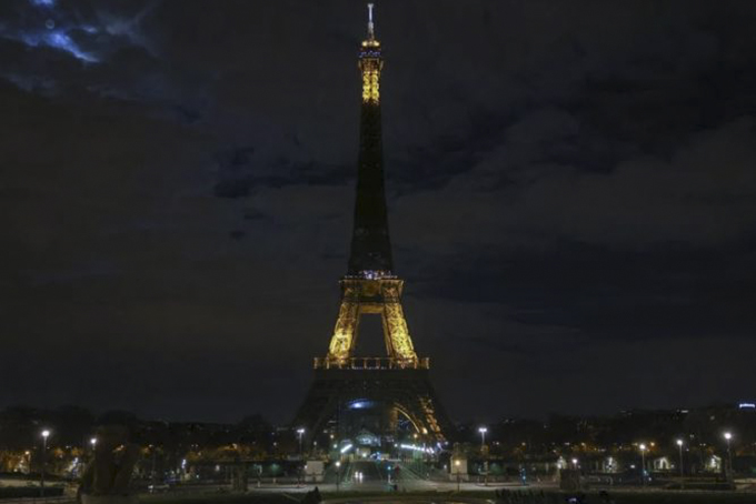 Pháp: Giảm thời gian chiếu sáng Tháp Eiffel để tiết kiệm năng lượng