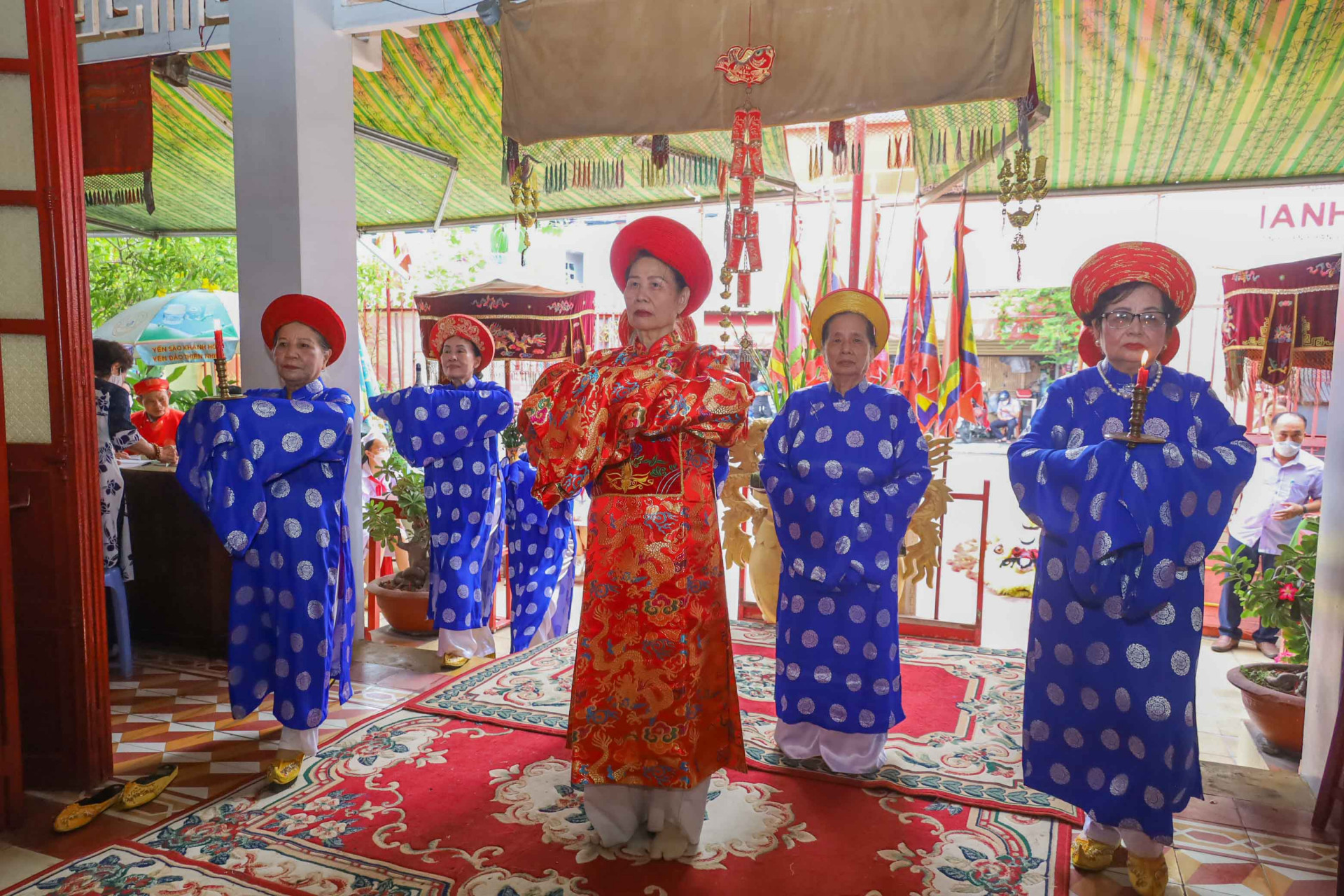 Thực hiện nghi thức tế lễ cổ truyền tưởng niệm ngày mất Hưng Đạo Đại vương Trần Quốc Tuấn.