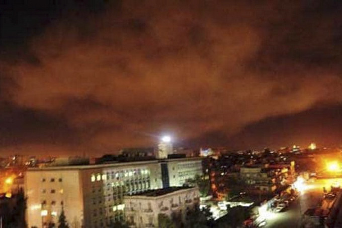 Israel thực hiện các cuộc tấn công tên lửa vào sân bay quốc tế của Syria sáng 17/9. (Nguồn: ndtv.com)