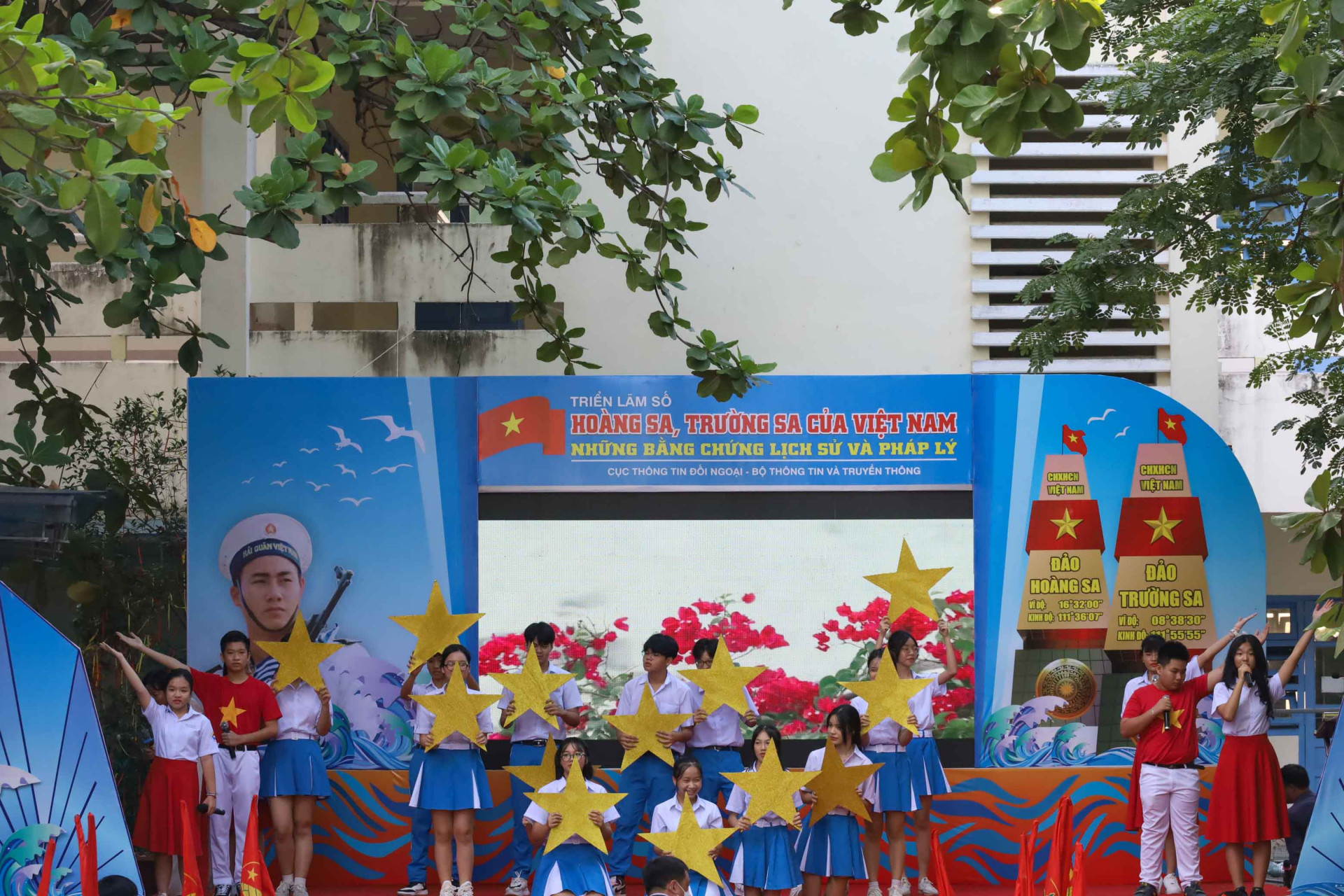 Tiết mục văn nghệ do học sinh Trường THCS Thái Nguyên biểu diễn. 