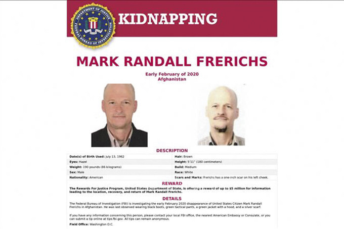 Trong ảnh (tư liệu): Thông báo treo giải thưởng để tìm kiếm cựu lính hải quân Mỹ Mark Frerichs bị bắt cóc, ngày 26/8/2020. Ảnh: AFP/ TTXVN