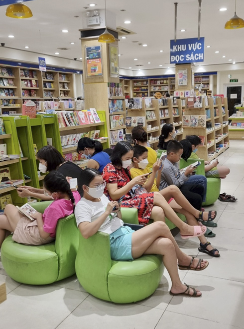 Cùng con đọc sách