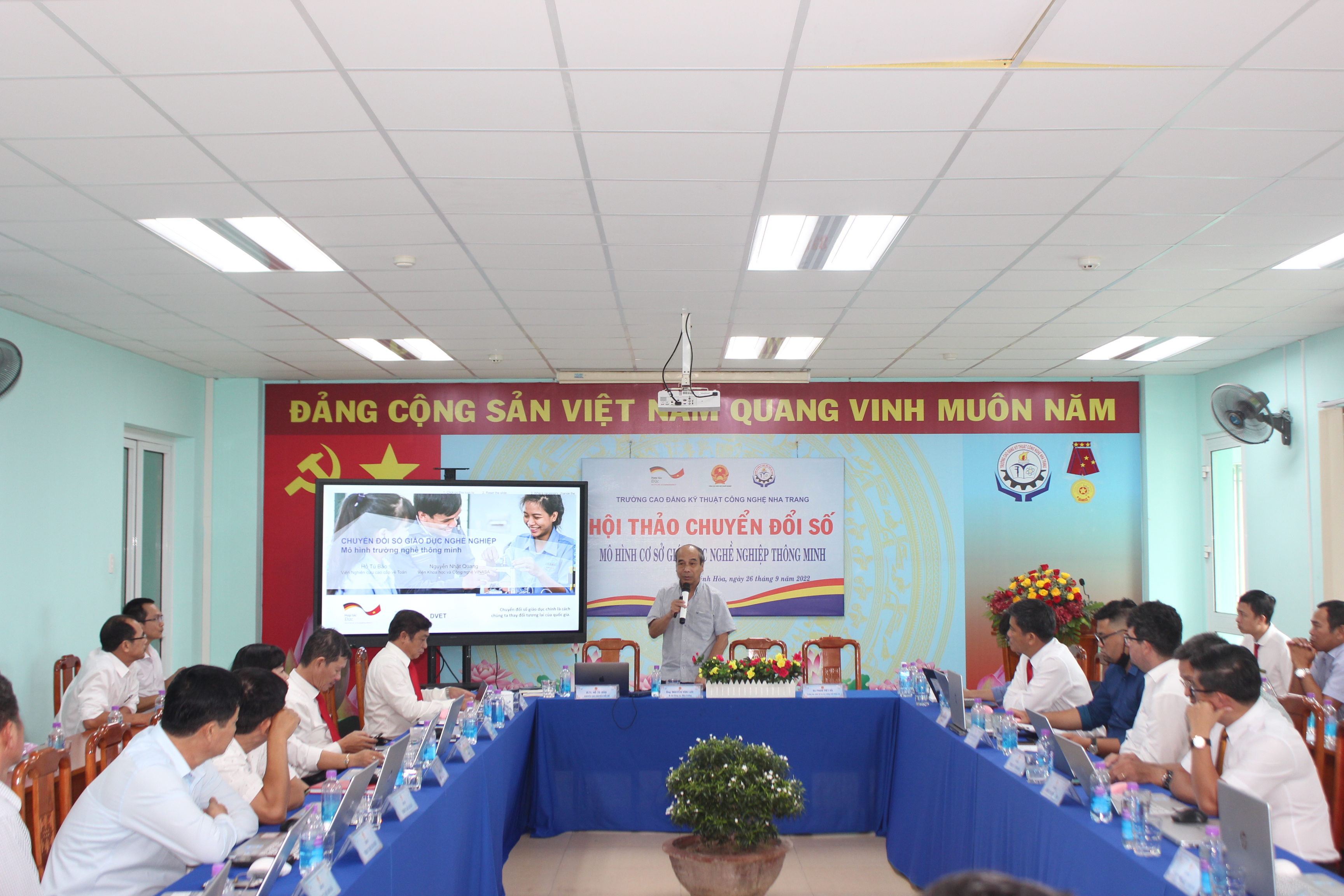 Smart vocational education model workshop