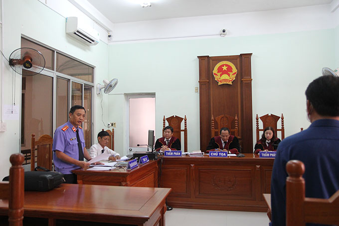 Đi đòi nợ, lại thành cướp tài sản