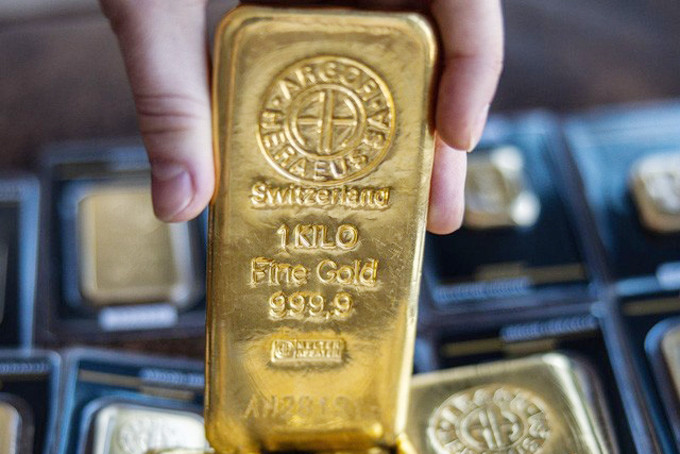  Vàng có thể sẽ được hưởng lợi từ nhu cầu trú ẩn an toàn nếu thị trường tiền tệ tiếp tục biến động mạnh. 