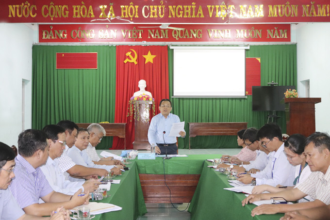 Đồng chí Lê Hữu Hoàng phát biểu tại buổi làm việc.
